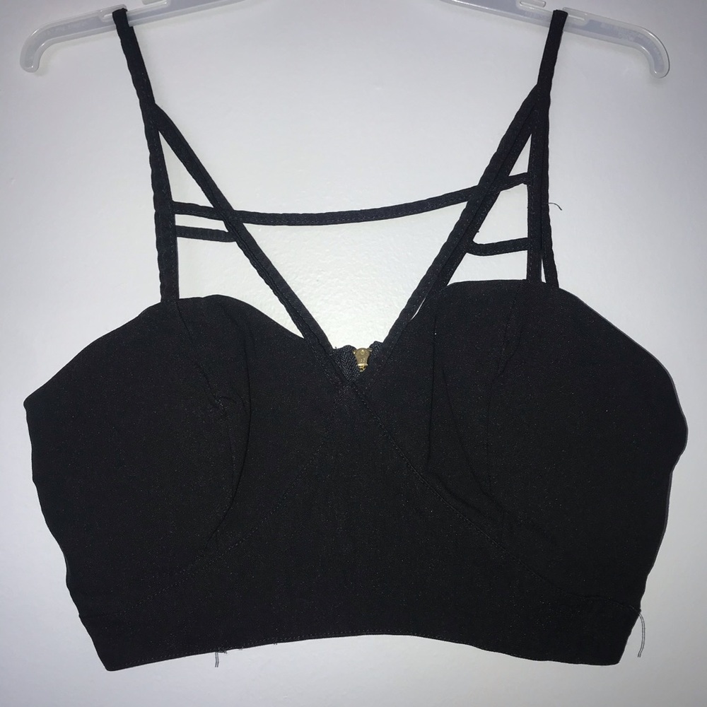 🌙 Black Cropped Top